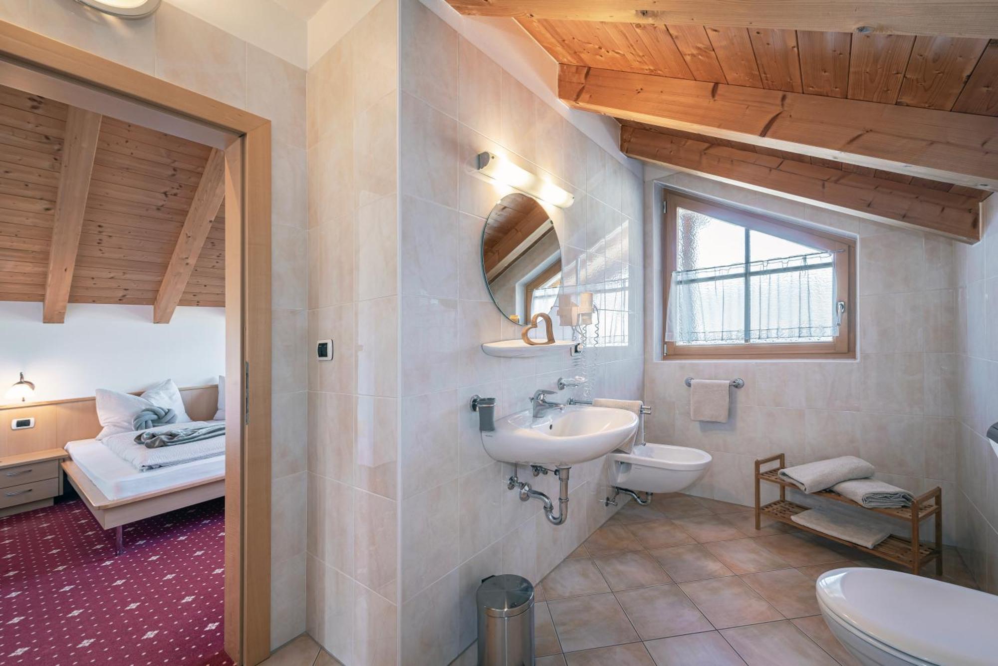 Trinnerhof- Hof Chalets Und Obsthof Mit Zimmer Natz-Schabs Exterior foto